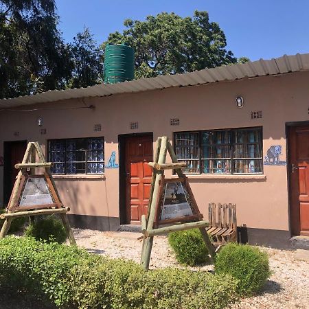 Lusaka Backpackers Hostel Екстериор снимка
